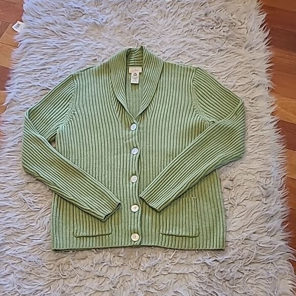 L.L. Bean Sweaters - L.L.Bean vintage womens Green merino wool button front cardigan size large